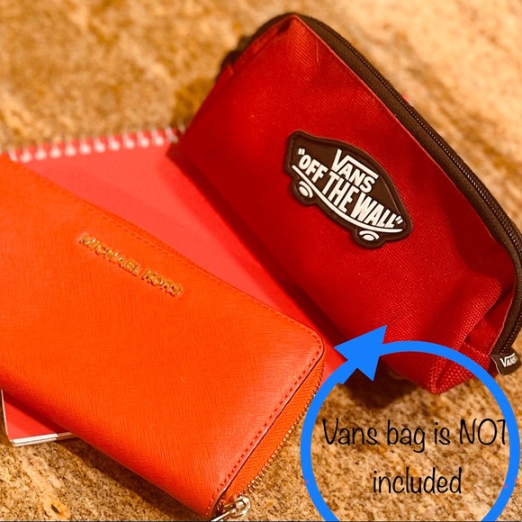 Micheal Kors Wallet - Picture 7 of 7